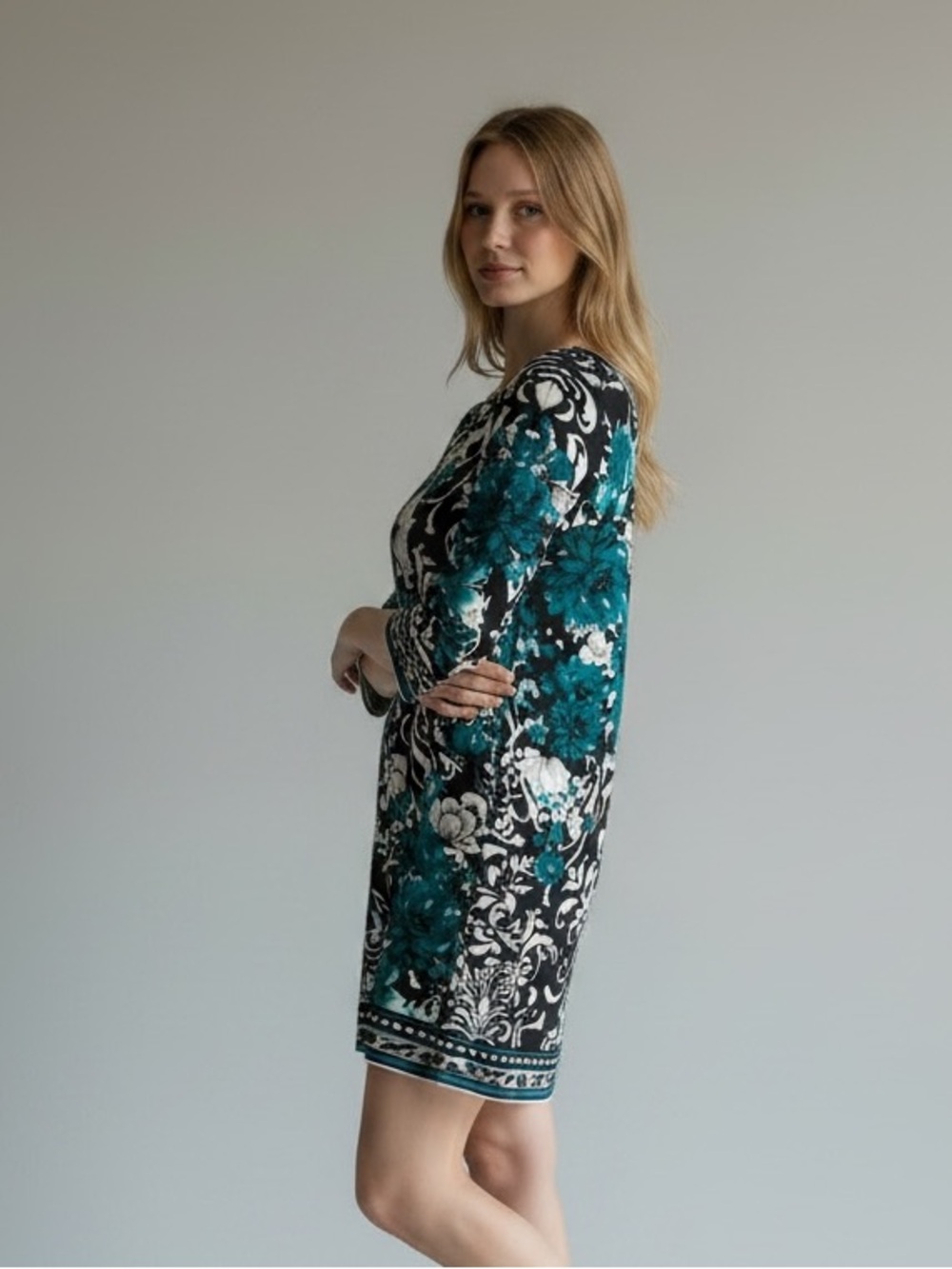 White House Black Market Black & Teal Floral Scoop-Neck Tunic
